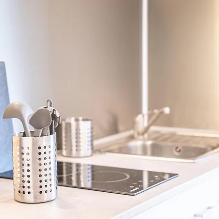 Cel'studio-parking Privé-clim Réversible -balcon-lave-linge-lit - Point Zero *