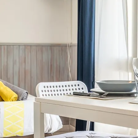 Apartment Cel'studio-parking Prive-clim Reversible -balcon-lave-linge-lit - Point Zero
