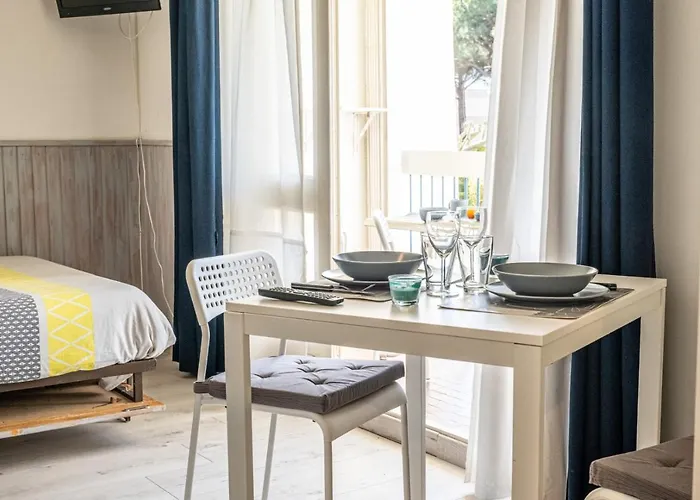 Διαμέρισμα Cel'studio-parking Prive-clim Reversible -balcon-lave-linge-lit - Point Zero *